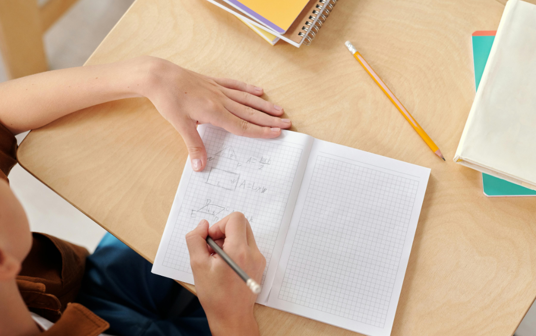 Middle School Math Teachers!  Need help getting math students to take notes?  Here are some TIPS and TRICKS!